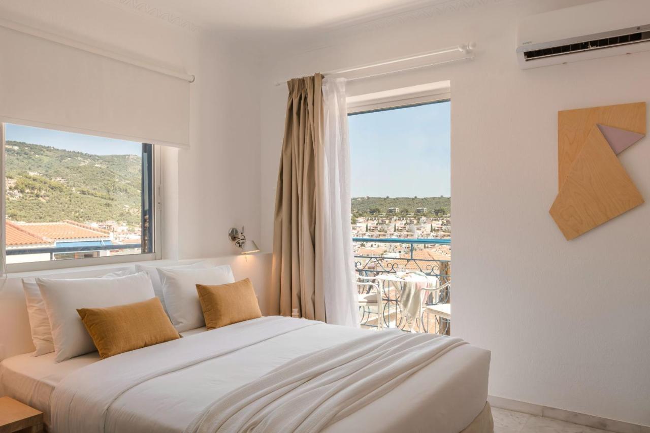 The Blue Hotel Skiathos Town Exterior photo
